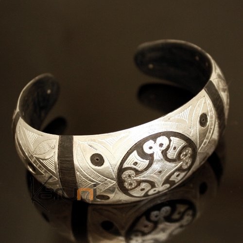 African Bracelet Ethnic Jewelry Mix Silver Horn Large Engraved Plate Filigree from Mauritania 06 b