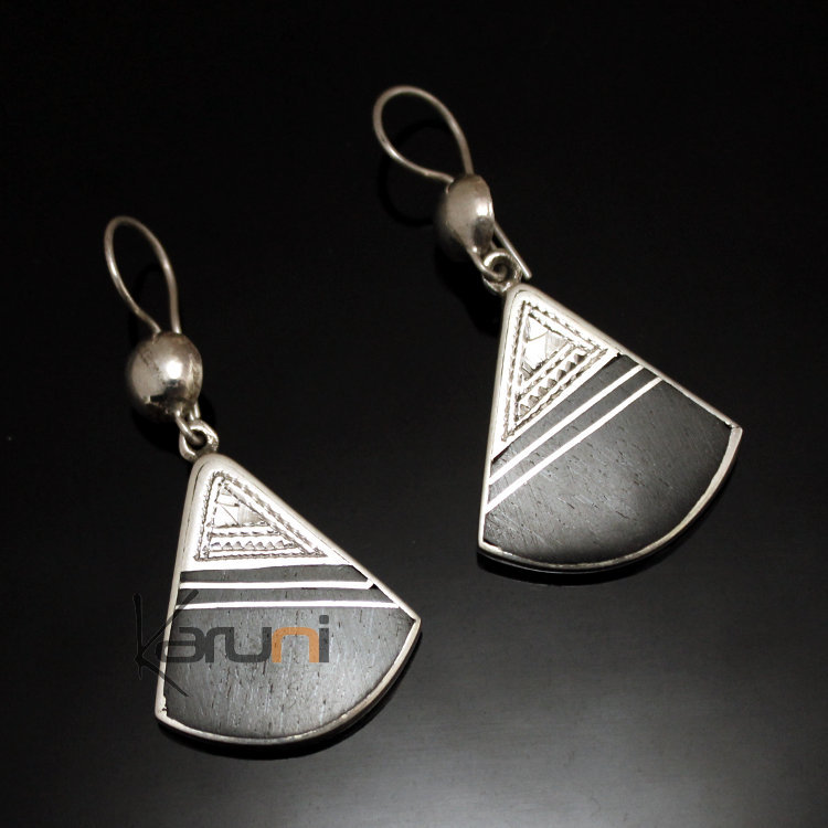 Pierced Earrings in Silver and Ebony 63 Engraved Triangles