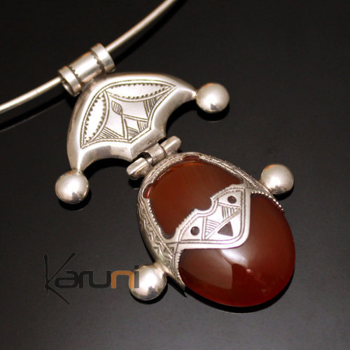 African Necklace Pendant Sterling Silver Ethnic Jewelry Goddess Head Red Agate Oval Tuareg Tribe Design 22KARUNI Pendentif Touareg en Argent et Agate Rouge 01 - Bijoux Ethniques