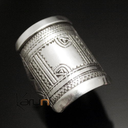 karuni- Tuareg round engraved ring with a silver sun and ebony. An ethnic, ethical and chic piece of jewellery